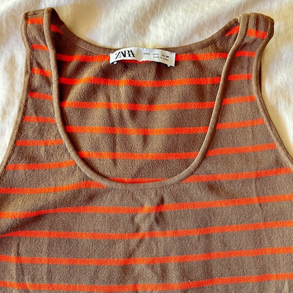 NWOT ! Sleeveless stripped top - Picture 2 of 7